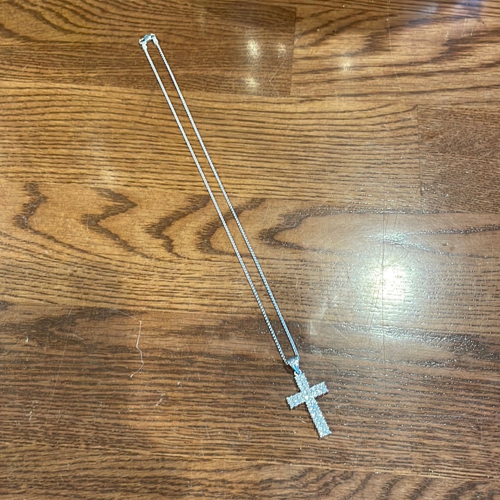 Beautiful cross pendant necklace in silver - Chain not included